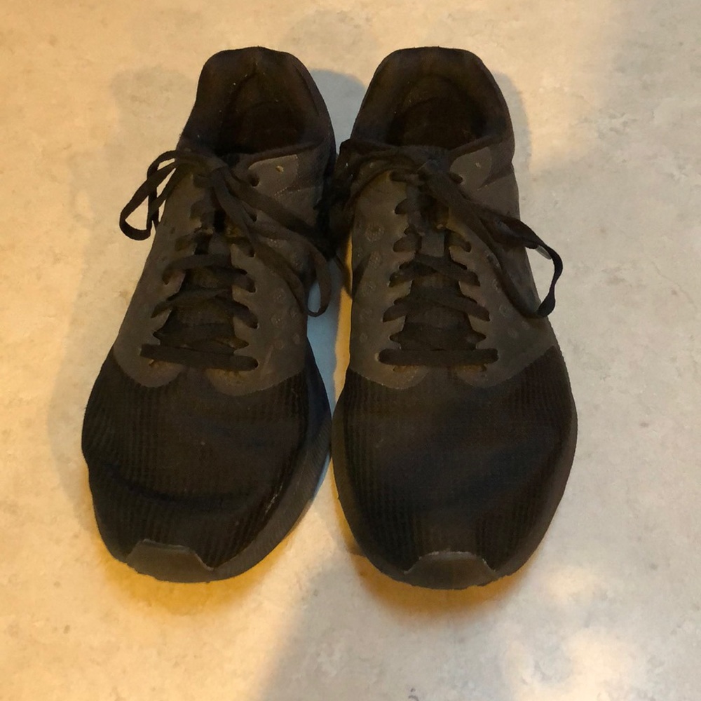 Women’s black size 8.5 Nike Downshifter 7 shoes